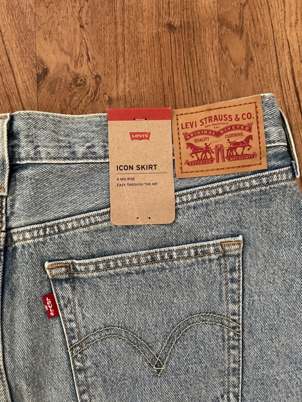 NWT Levi’s Icon Denim Skirt NEW - Picture 7 of 10